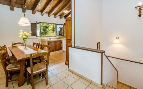 Kitchen / dining / living area is in 1st floor